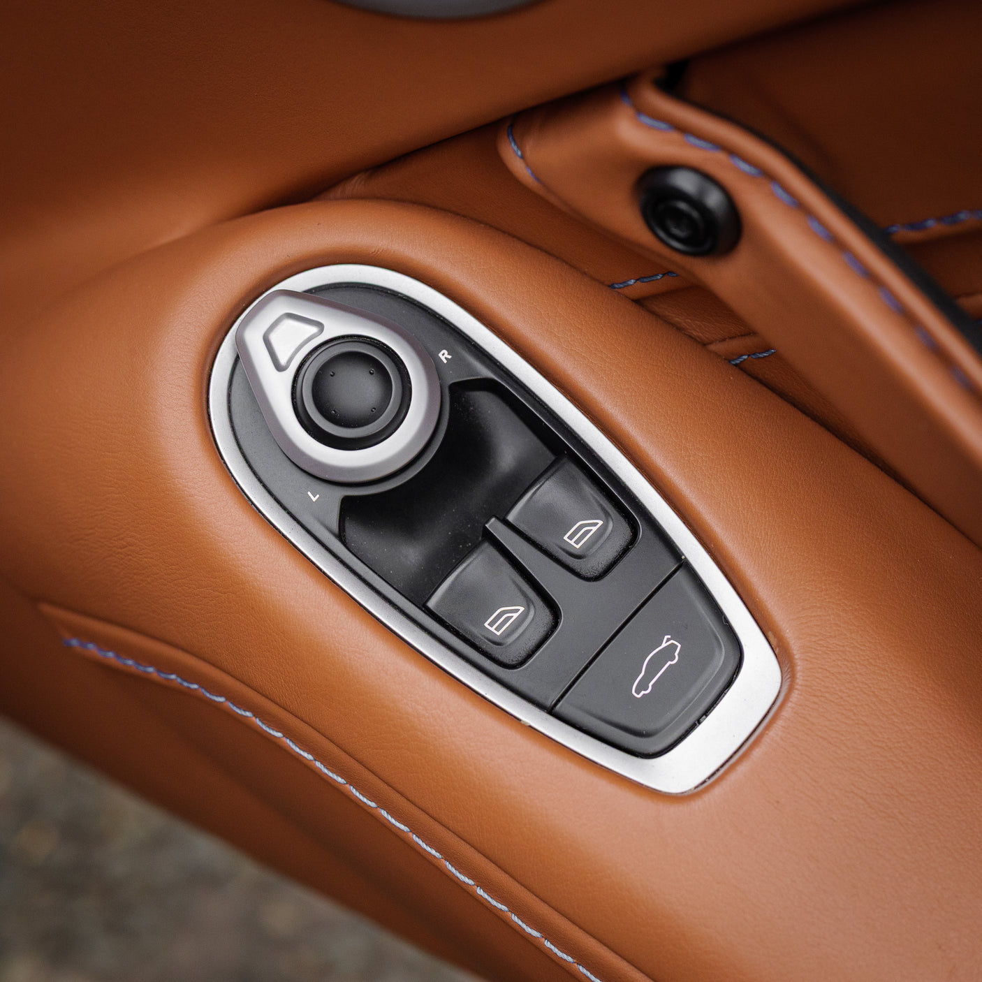 Immaculate Aston Martin V8 Vantage