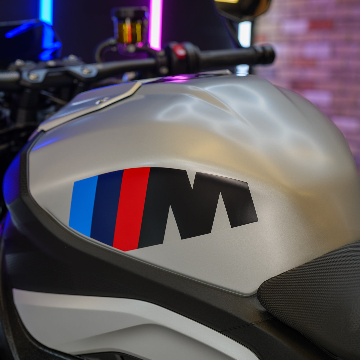 2025 BMW M1000R