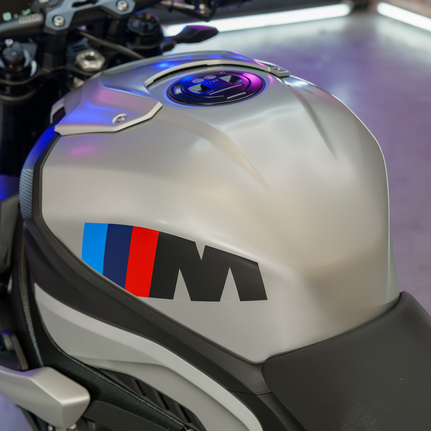 2025 BMW M1000R