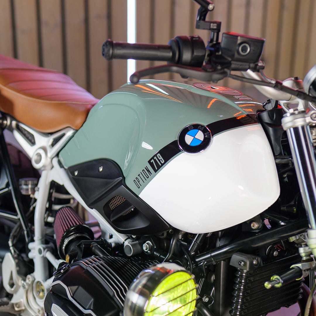 Custom BMW RnineT WITH UNIT GARAGE EXHAUST