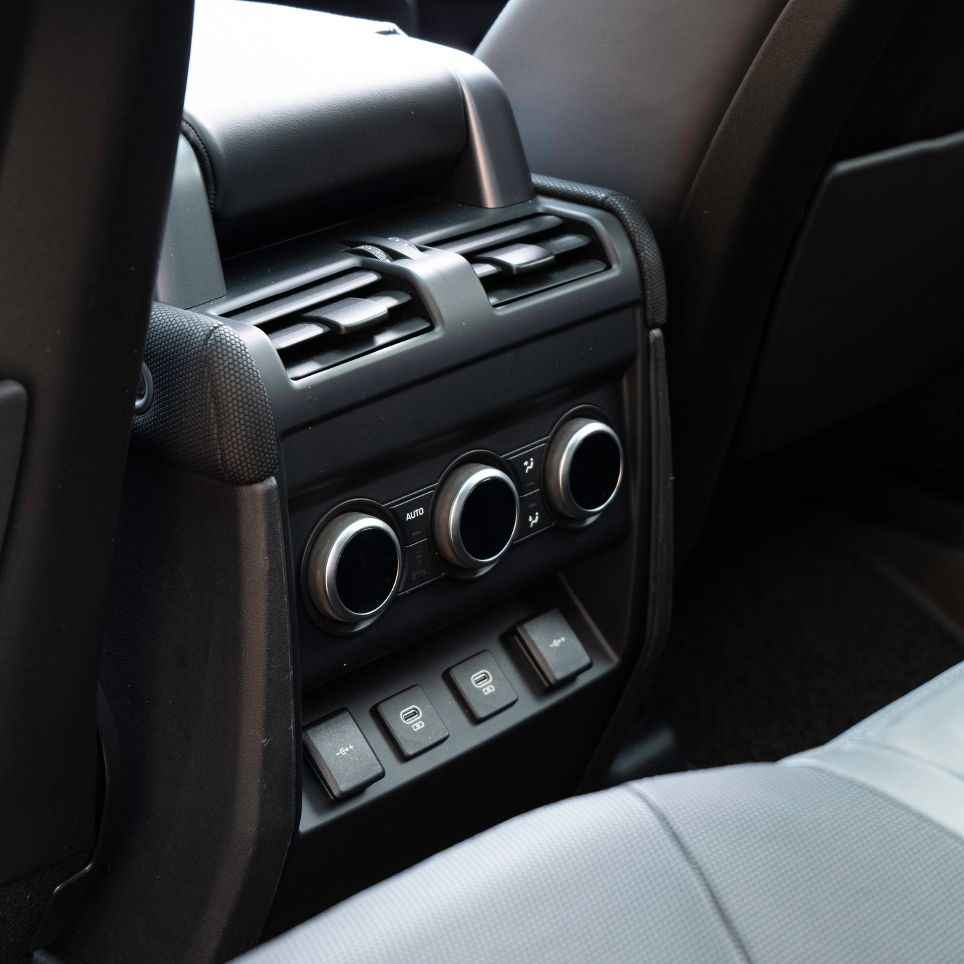 Land Rover Defender X-Dynamic HSE