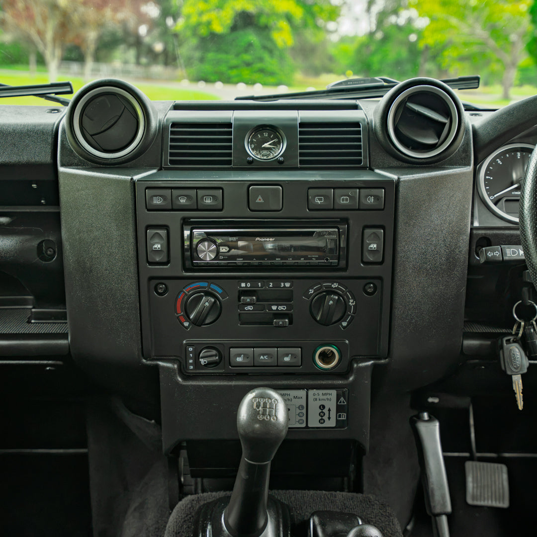 Land Rover Defender 90