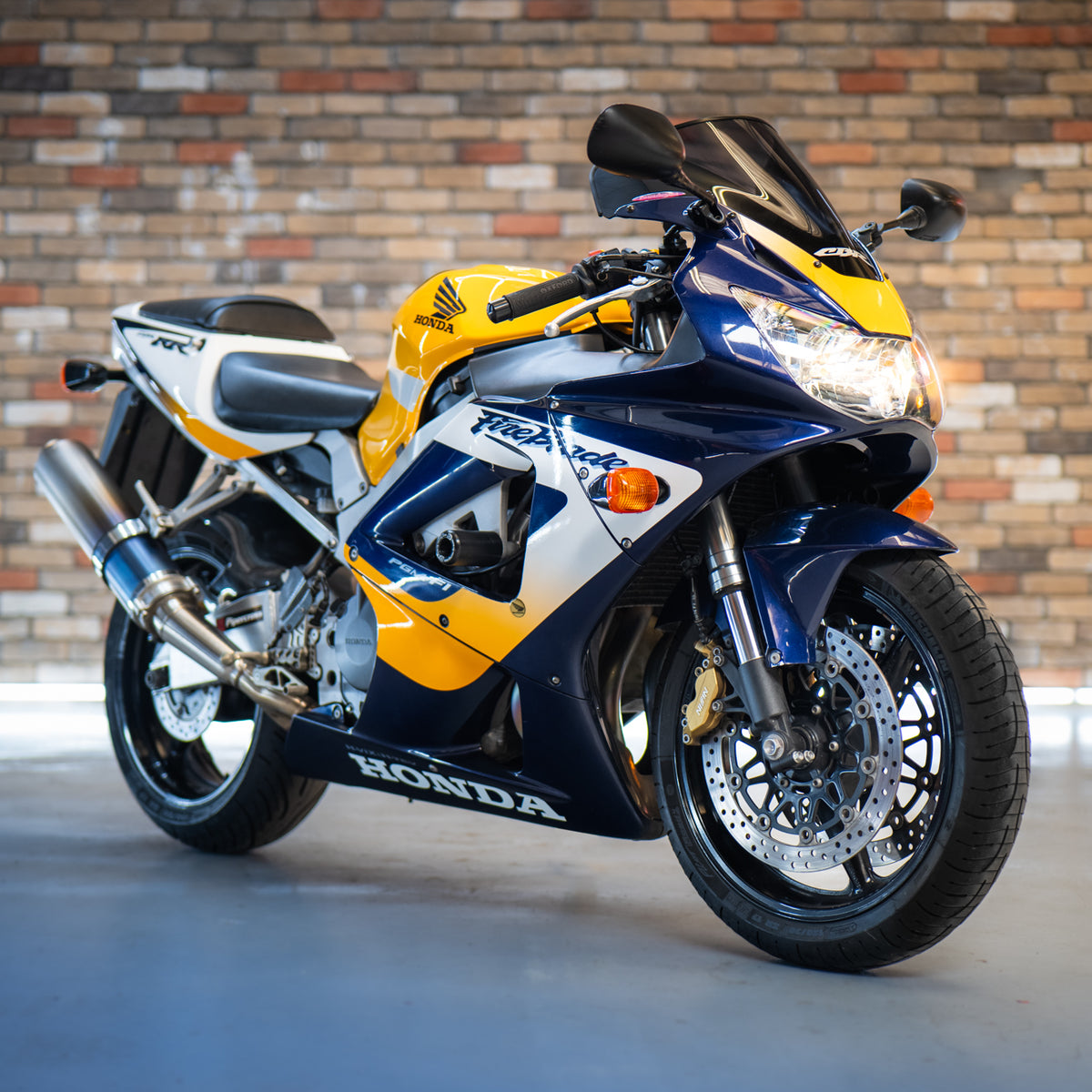 Modern Classic Honda CBR929RR Fireblade – The Giveaway Guys