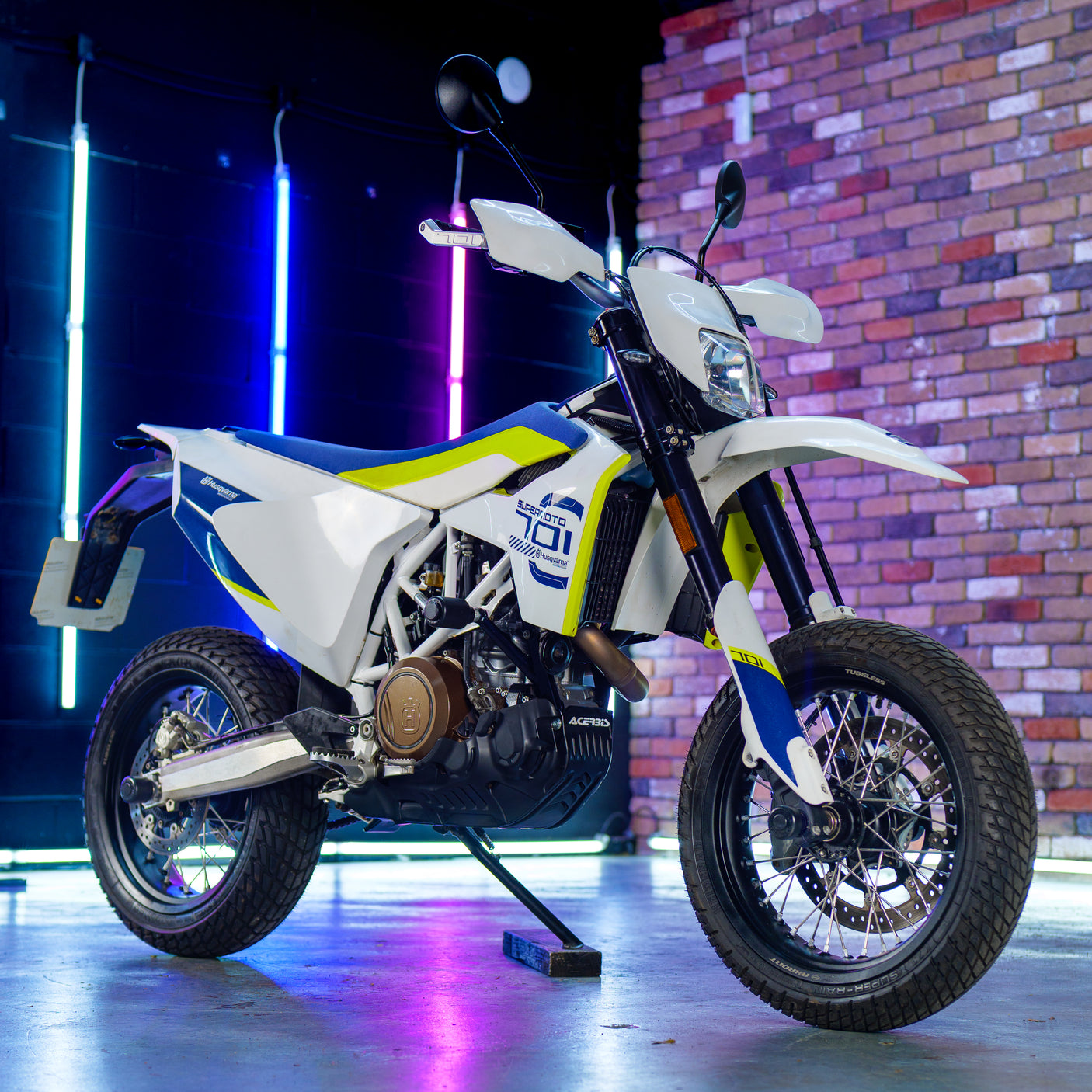LOW ODDS: HUSQVARNA 701 SUPERMOTO