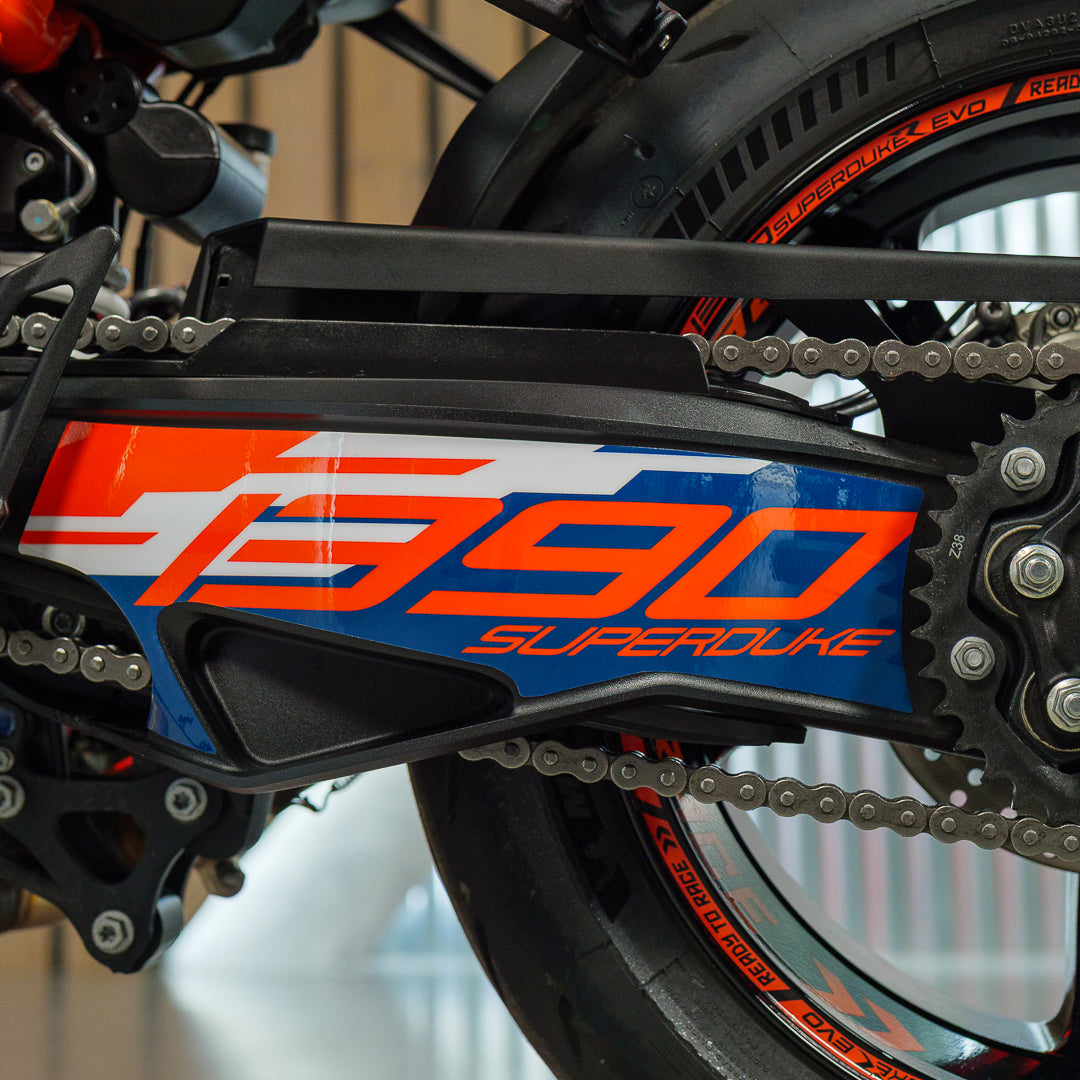 CUSTOM 2025 KTM 1390 DUKE EVO R