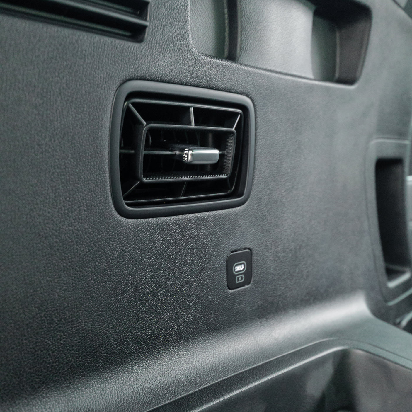 BRAND NEW Automatic 7 seat Kia Sorento 4