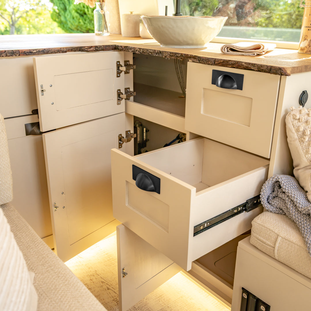 Lucy: Automatic Off-Grid 4 berth Campervan