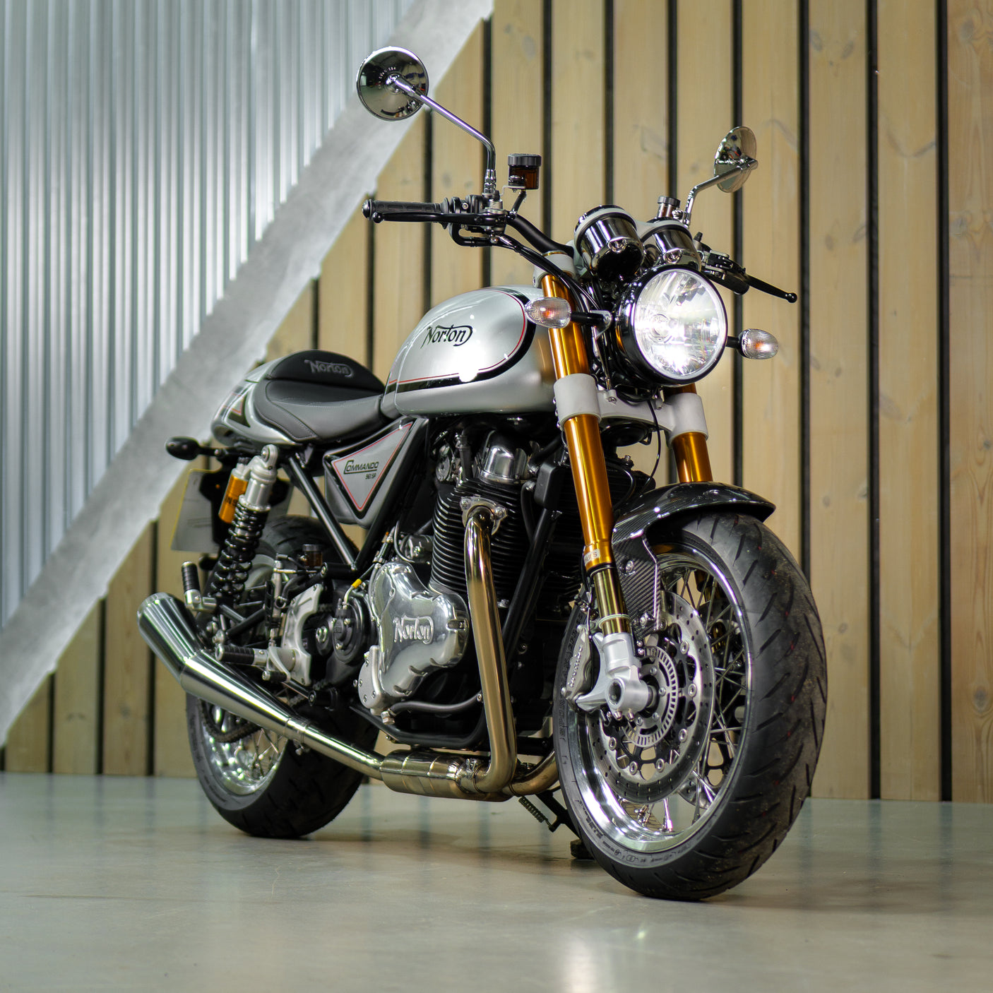 Stunning 2025 Norton Commando 961 SF