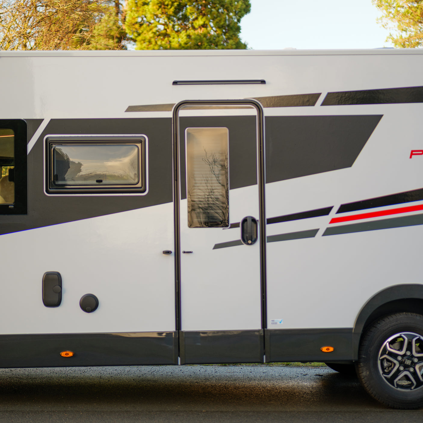 BRAND NEW: 4 berth Automatic Roller Team Pegaso 750