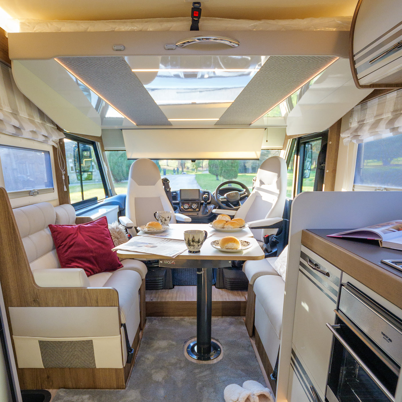 BRAND NEW: 4 berth Automatic Roller Team Pegaso 750