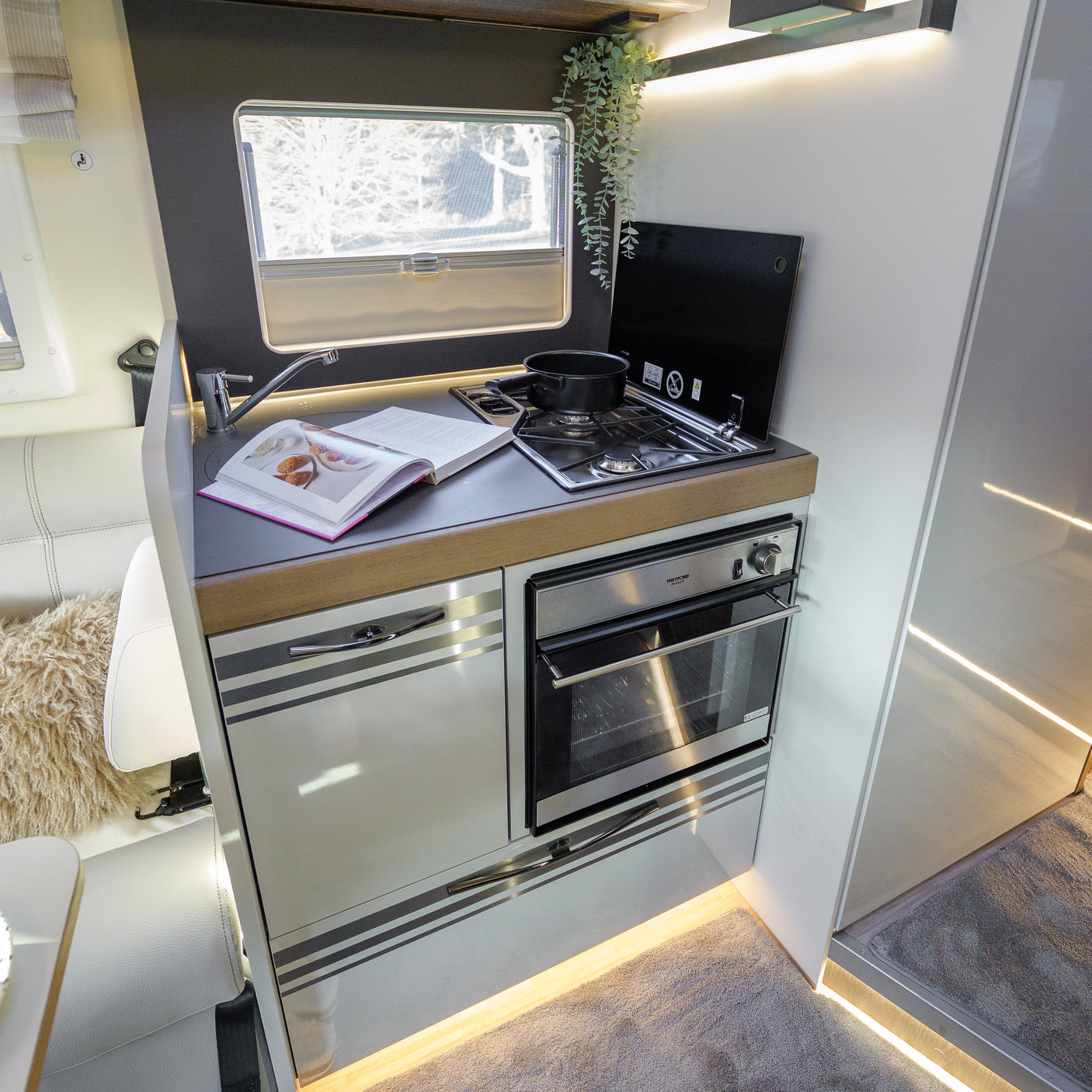 BRAND NEW: 4 berth Automatic Roller Team Pegaso 750