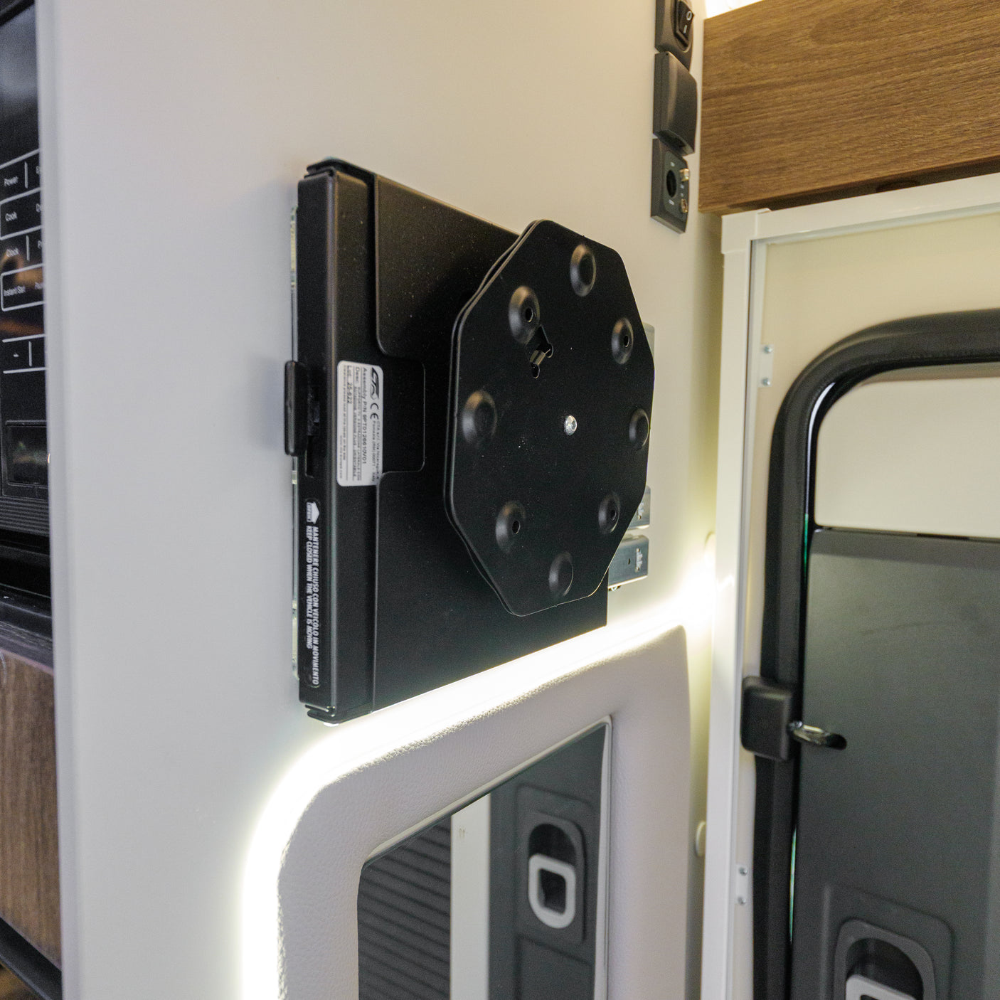 BRAND NEW: 4 berth Automatic Roller Team Pegaso 750