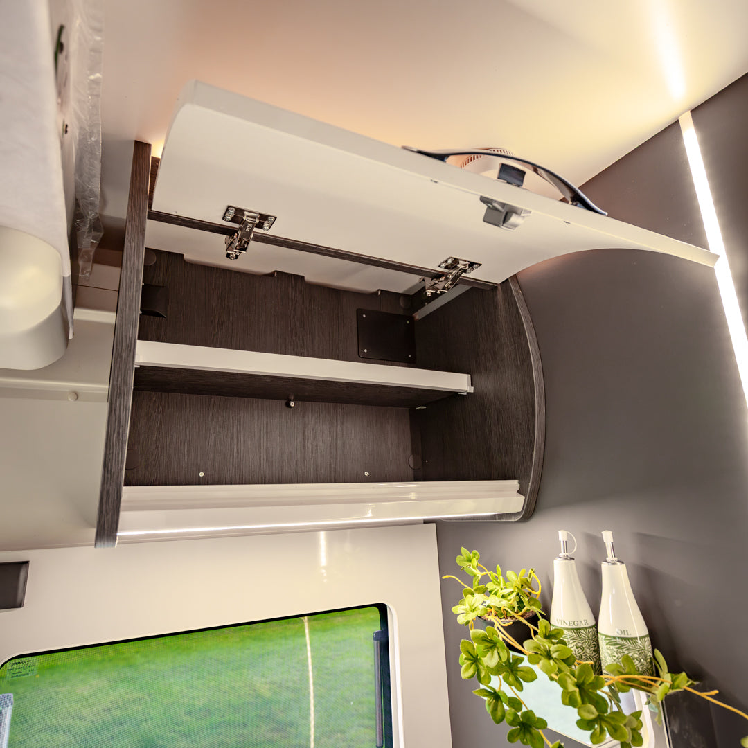 BRAND NEW 4 berth Roller Team Zefiro 685
