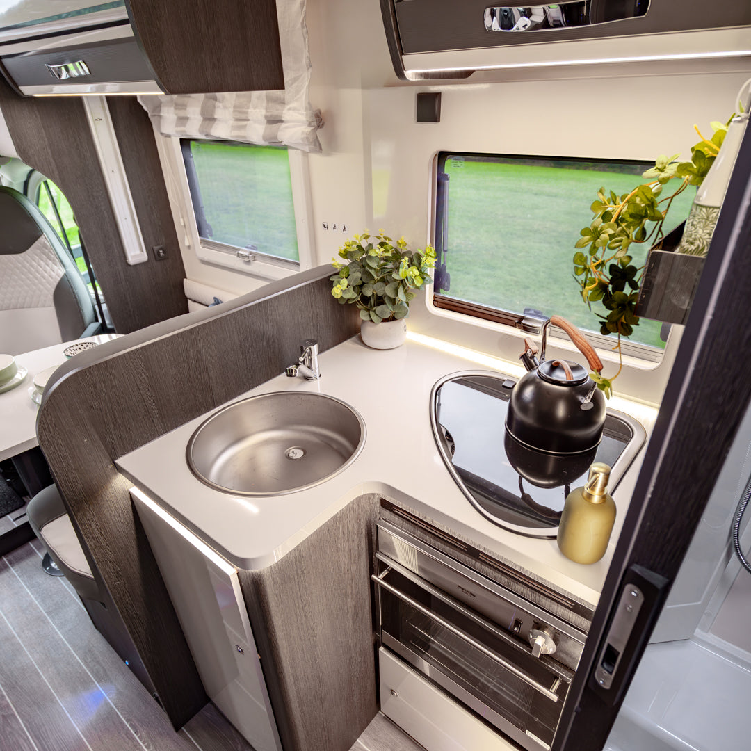 BRAND NEW 4 berth Roller Team Zefiro 685