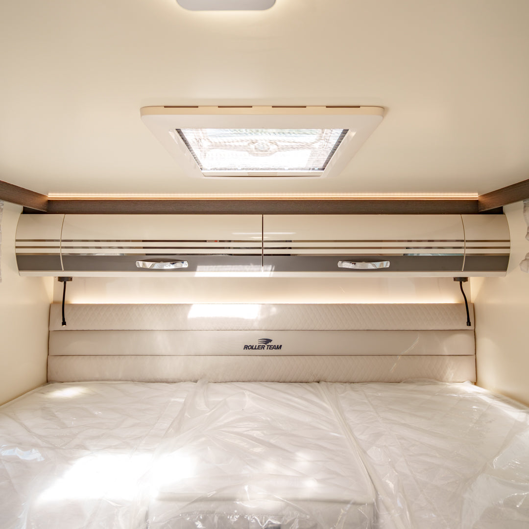 BRAND NEW 4 berth Roller Team Zefiro 685