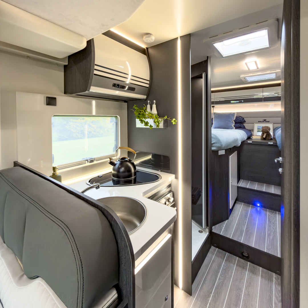BRAND NEW 4 berth Roller Team Zefiro 685