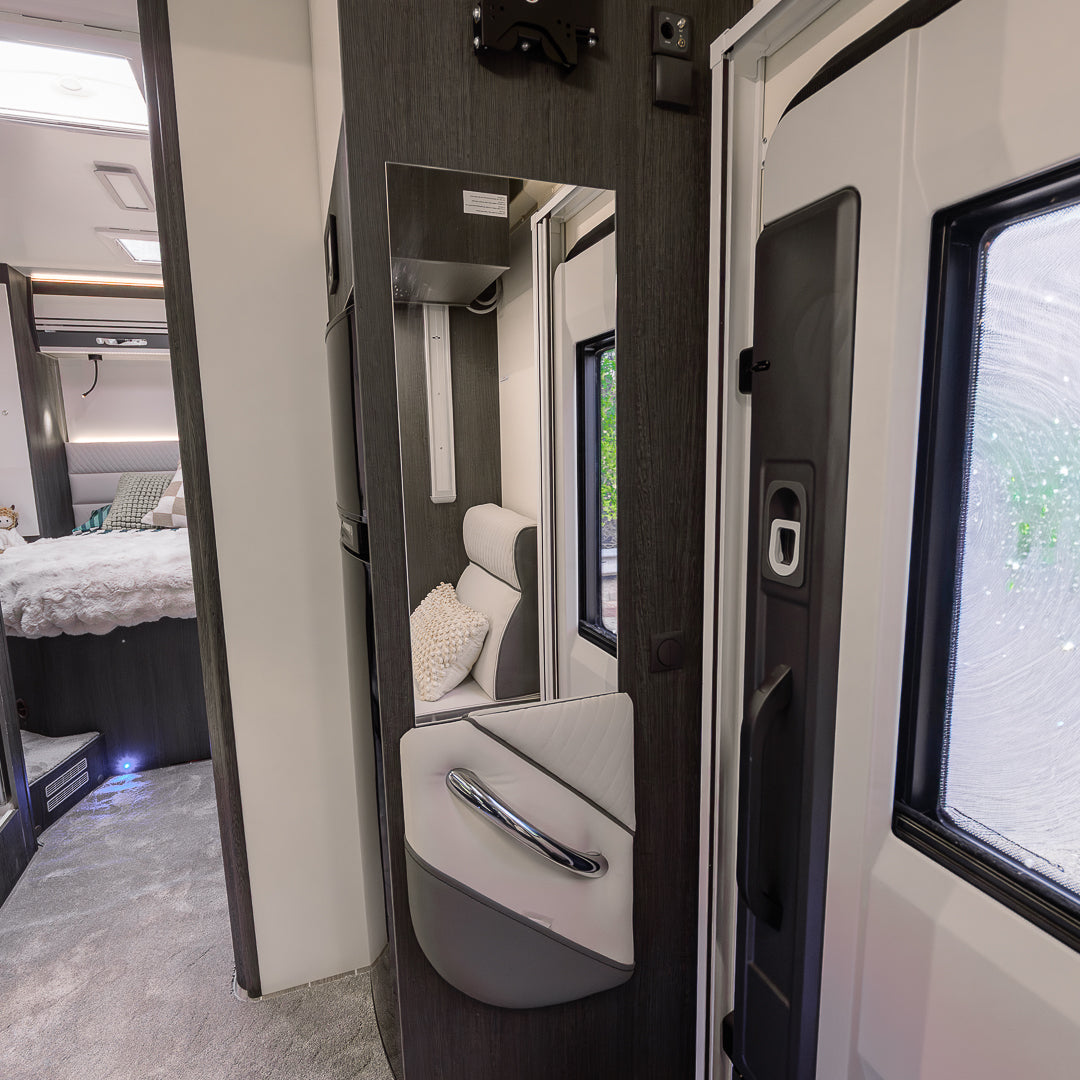 NEW AUTOMATIC Roller Team Zefiro 696 4 berth motorhome
