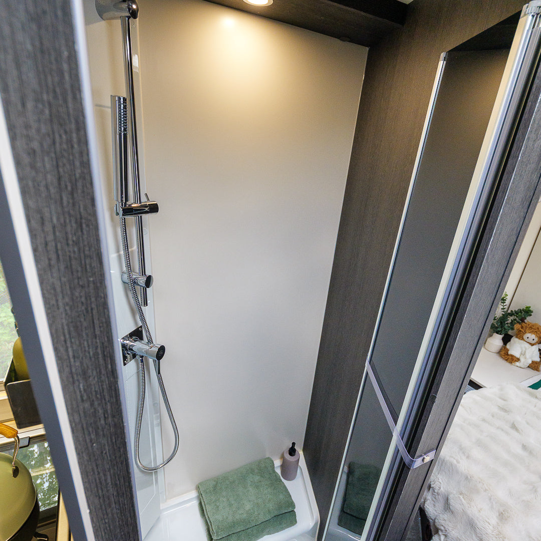 NEW AUTOMATIC Roller Team Zefiro 696 4 berth motorhome