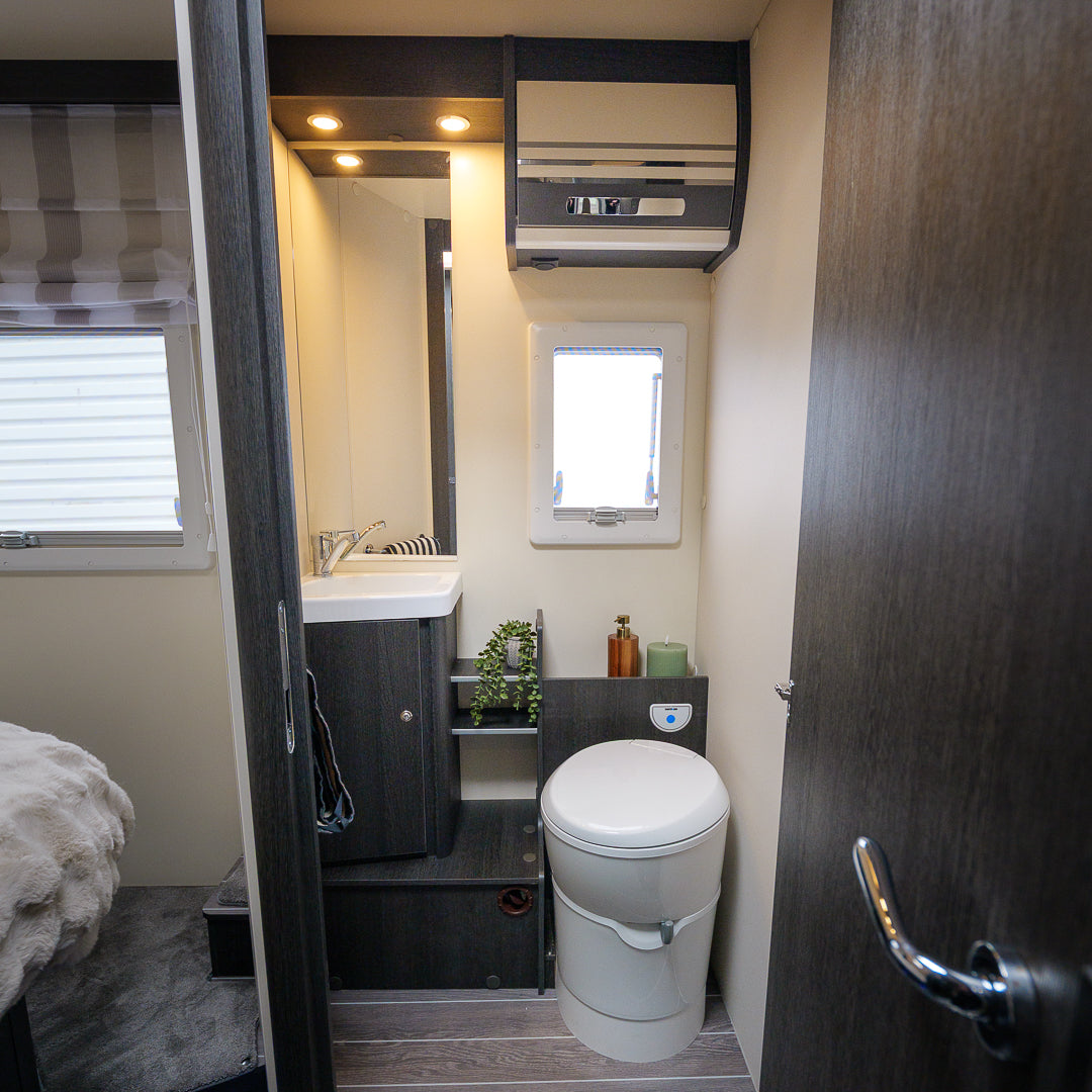 NEW AUTOMATIC Roller Team Zefiro 696 4 berth motorhome