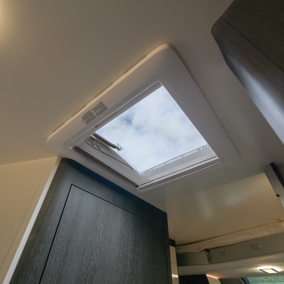 NEW AUTOMATIC Roller Team Zefiro 696 4 berth motorhome