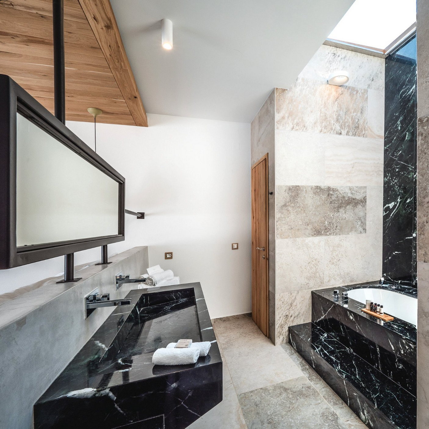 All inclusive 7 Night 5* Stella Island Stay – Overwater Bungalow + Jacuzzi