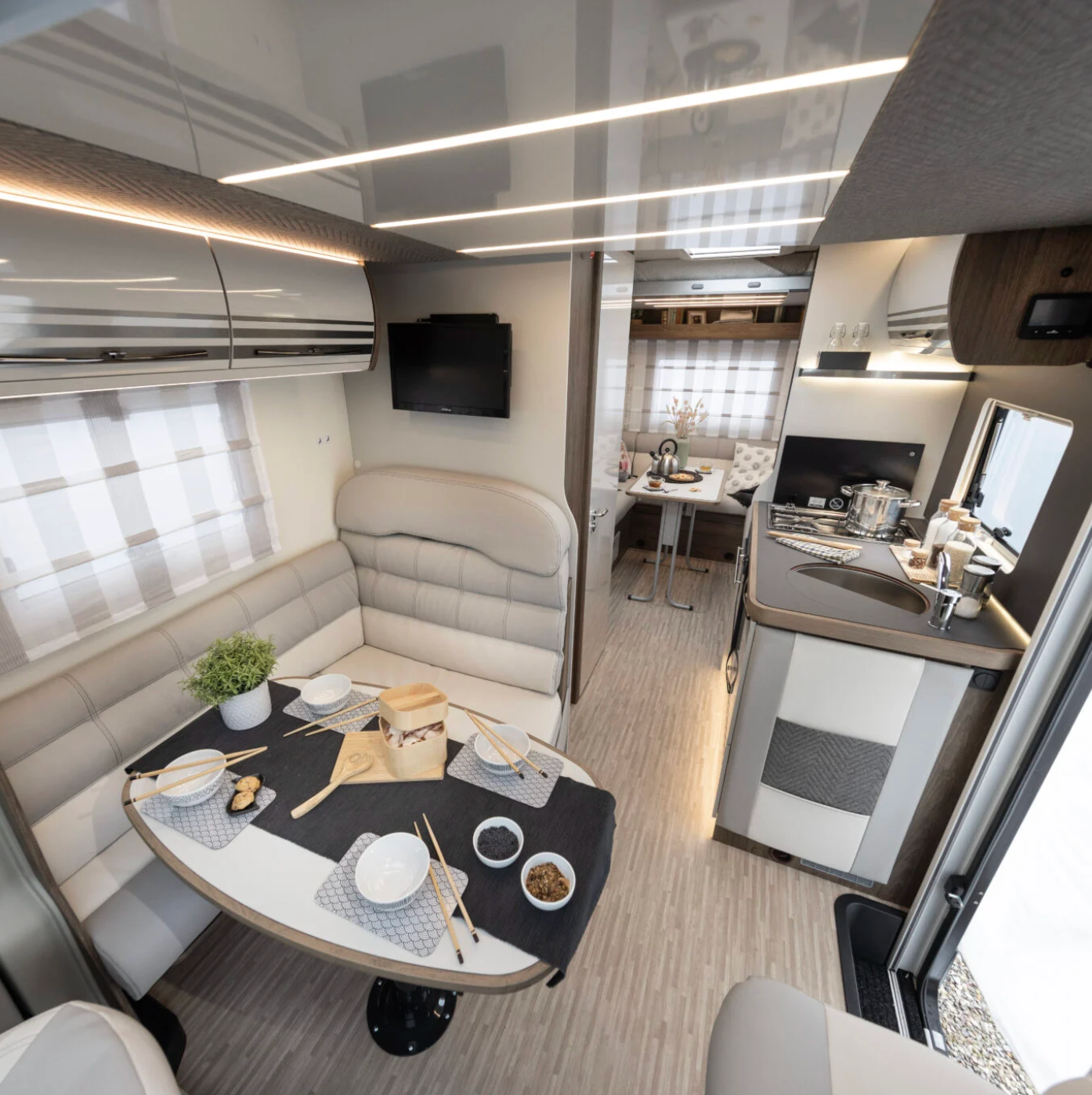 BRAND NEW: 2026 4 berth Automatic Roller Team T-Line 700