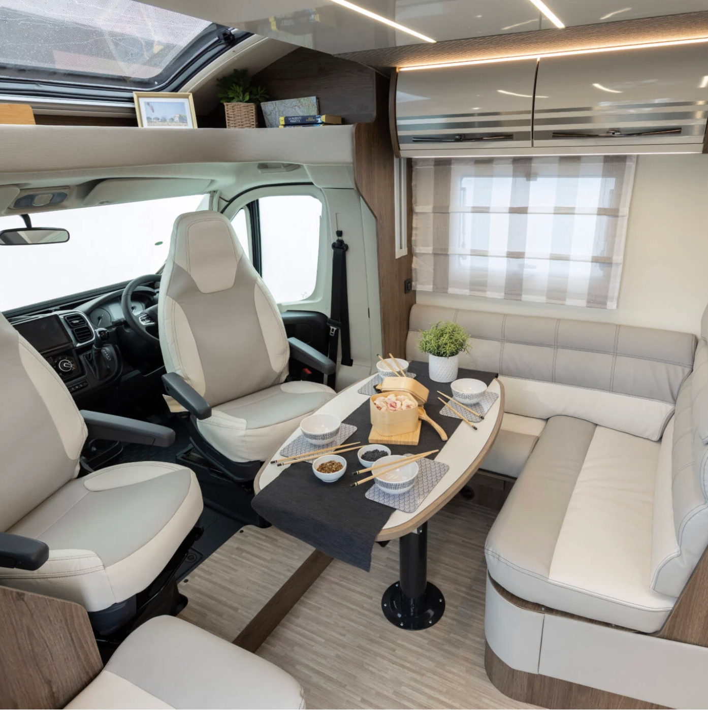 BRAND NEW: 2026 4 berth Automatic Roller Team T-Line 700