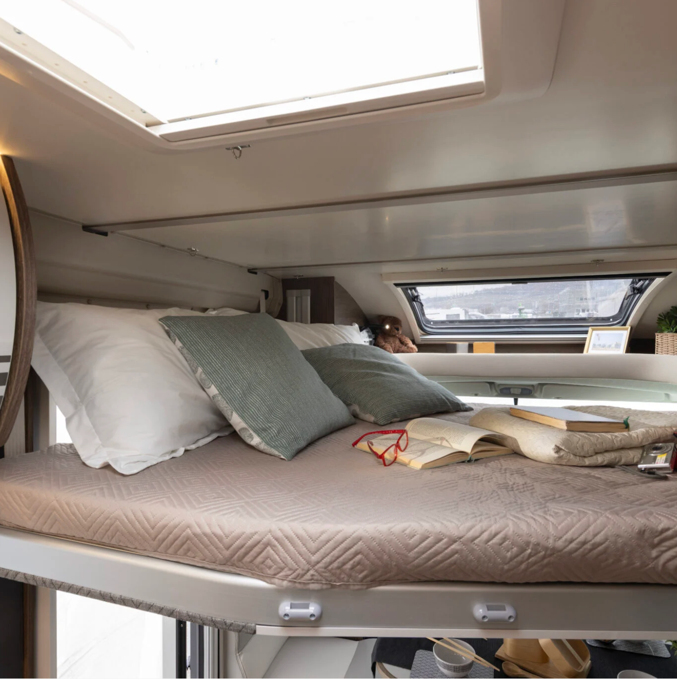 BRAND NEW: 2026 4 berth Automatic Roller Team T-Line 700