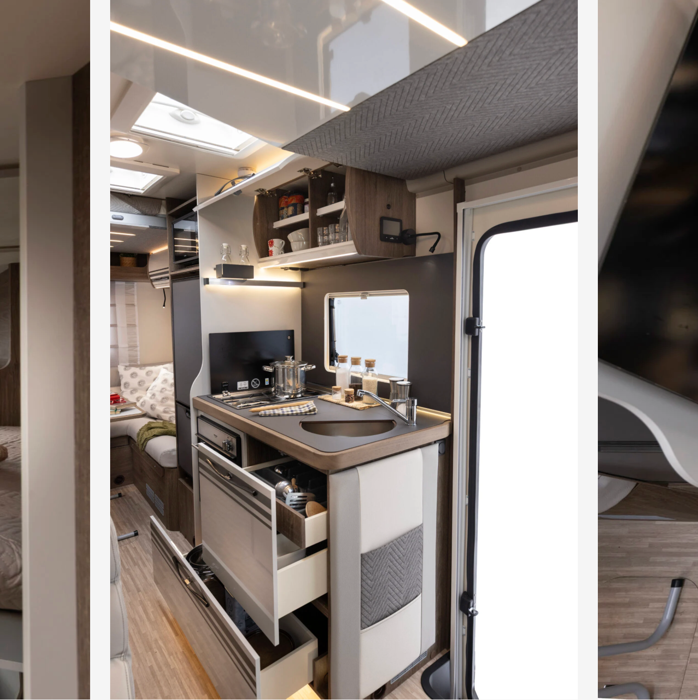 BRAND NEW: 2026 4 berth Automatic Roller Team T-Line 700