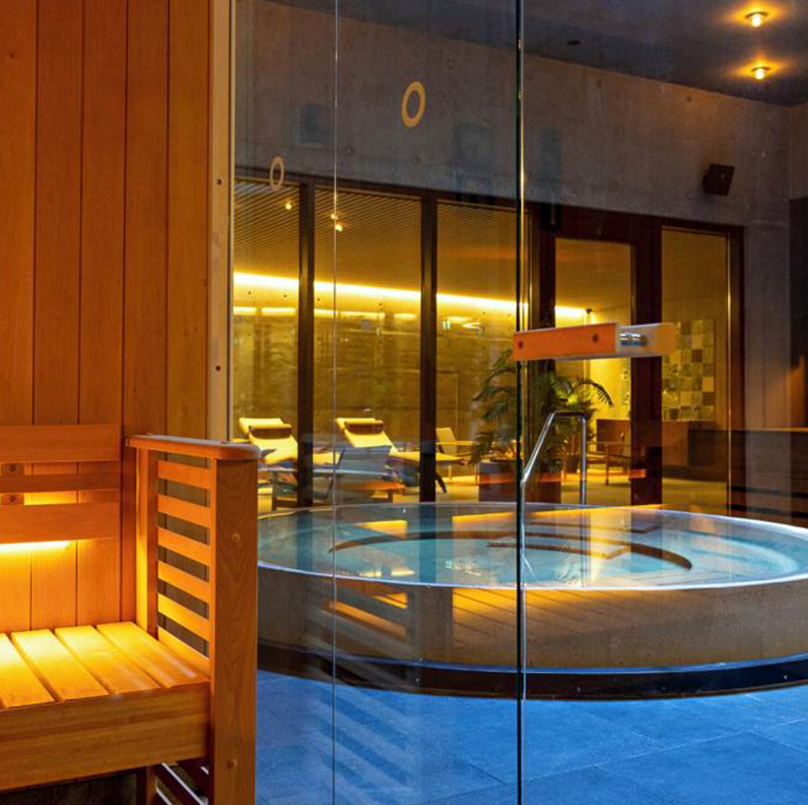 4 Night Iceland Blue Lagoon Trip for 2 + £2,000