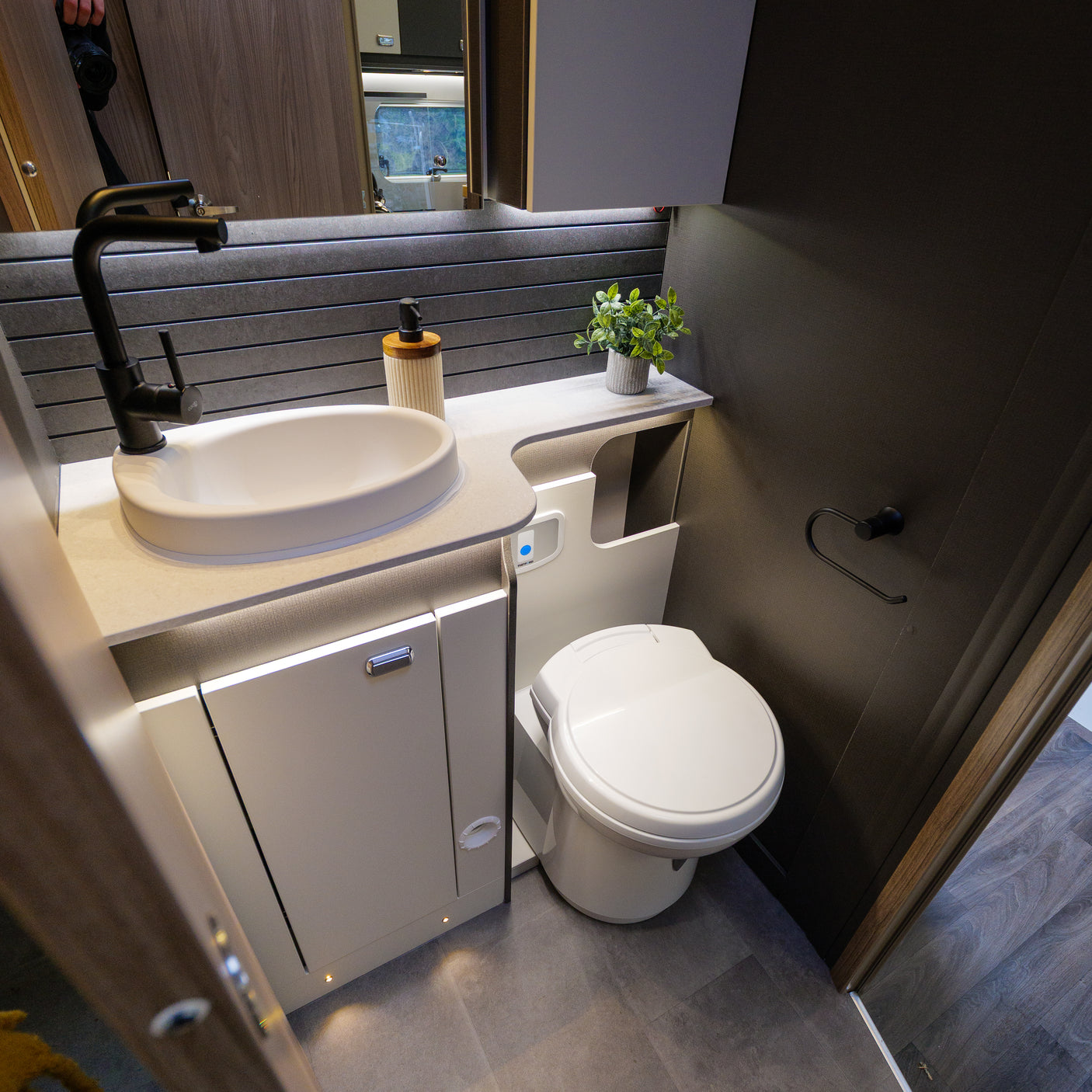 BRAND NEW: 4 berth Swift Voyager 594