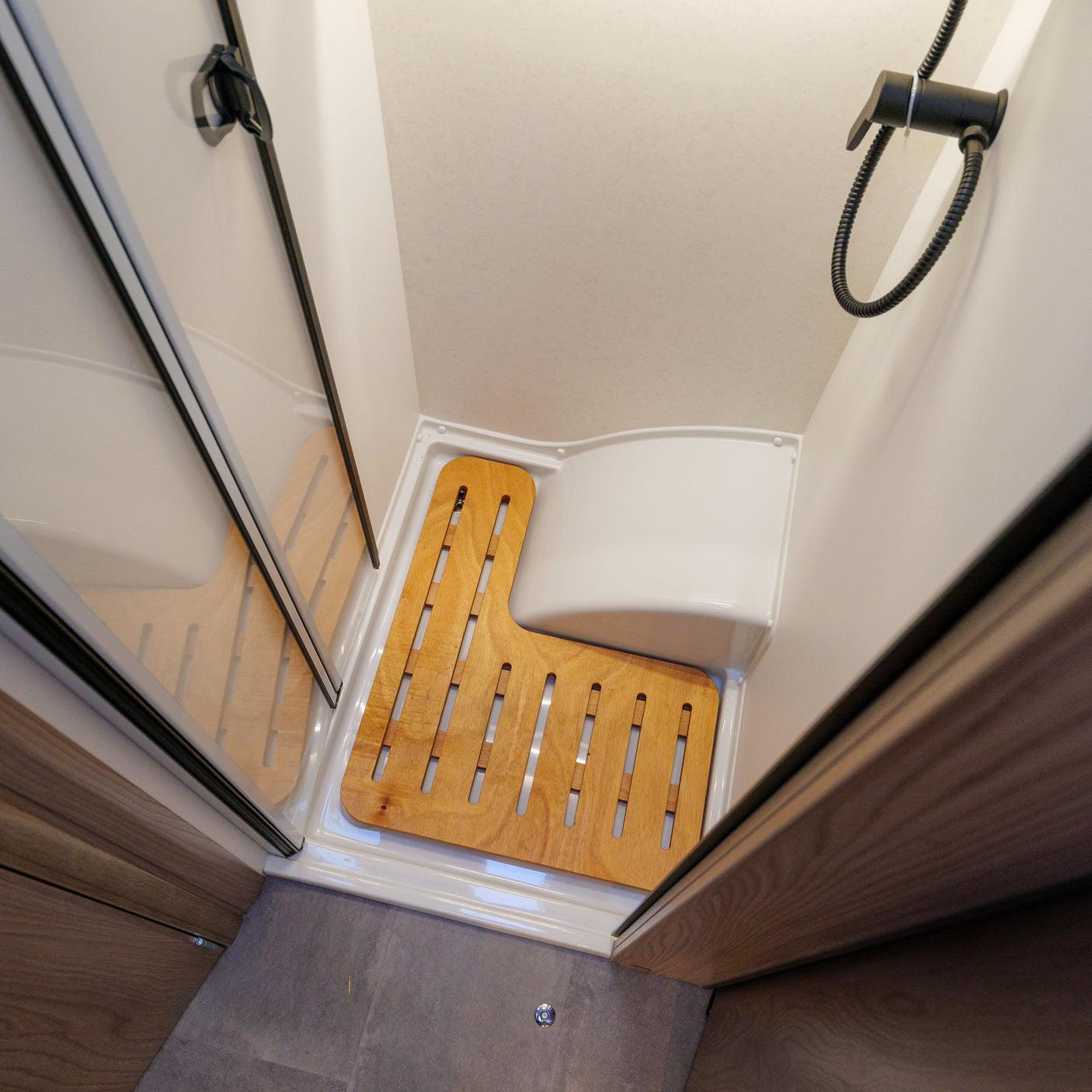 BRAND NEW: 4 berth Swift Voyager 594