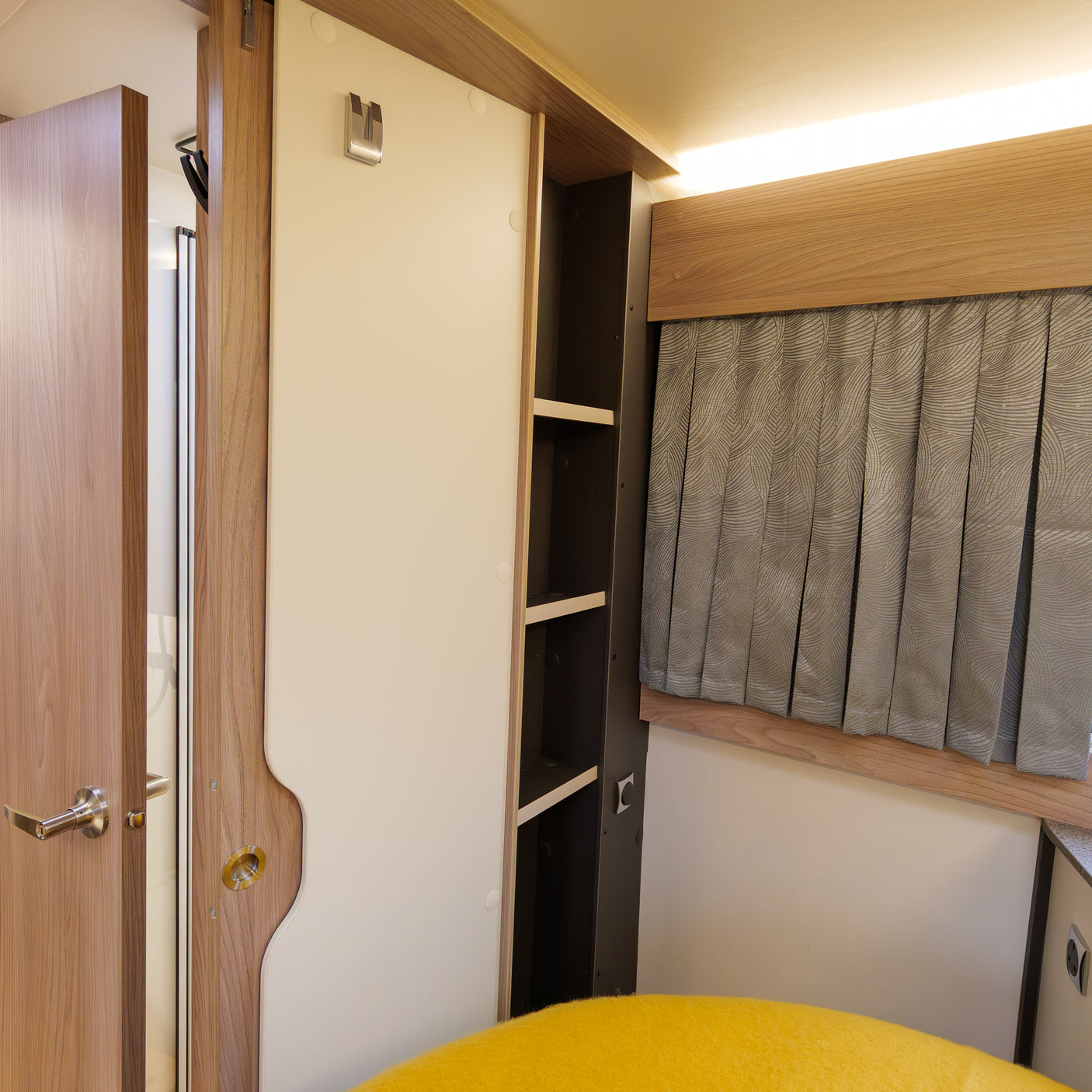BRAND NEW: 4 berth Swift Voyager 594