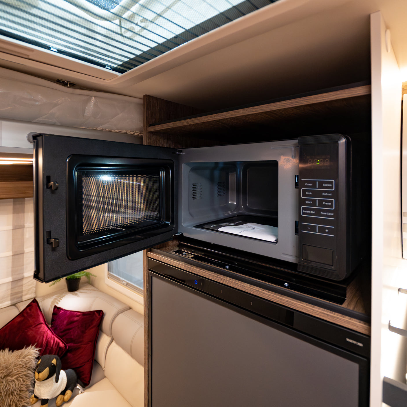 BRAND NEW: 2026 4 berth Automatic Roller Team T-Line 700