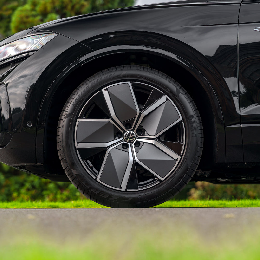 VW Touareg 3.0L V6 Black Edition