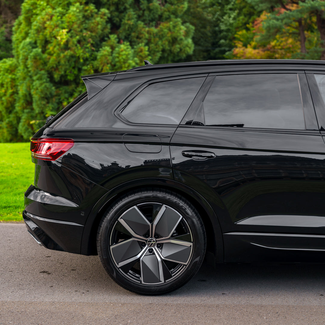 VW Touareg 3.0L V6 Black Edition