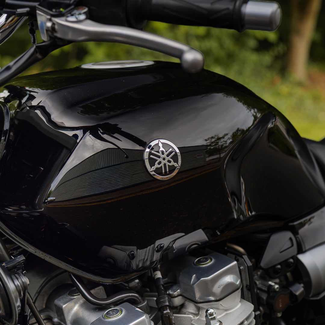 LOW MILEAGE 2010 Yamaha XJR 1300