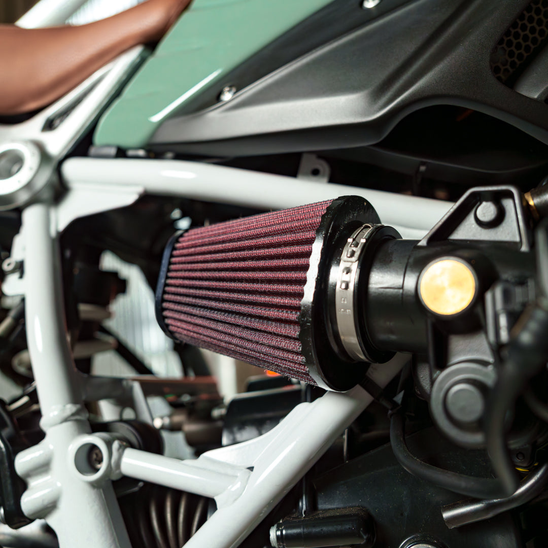 Custom BMW RnineT WITH UNIT GARAGE EXHAUST