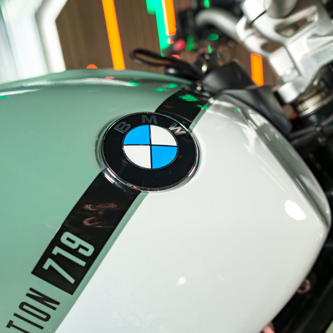 Custom BMW RnineT WITH UNIT GARAGE EXHAUST
