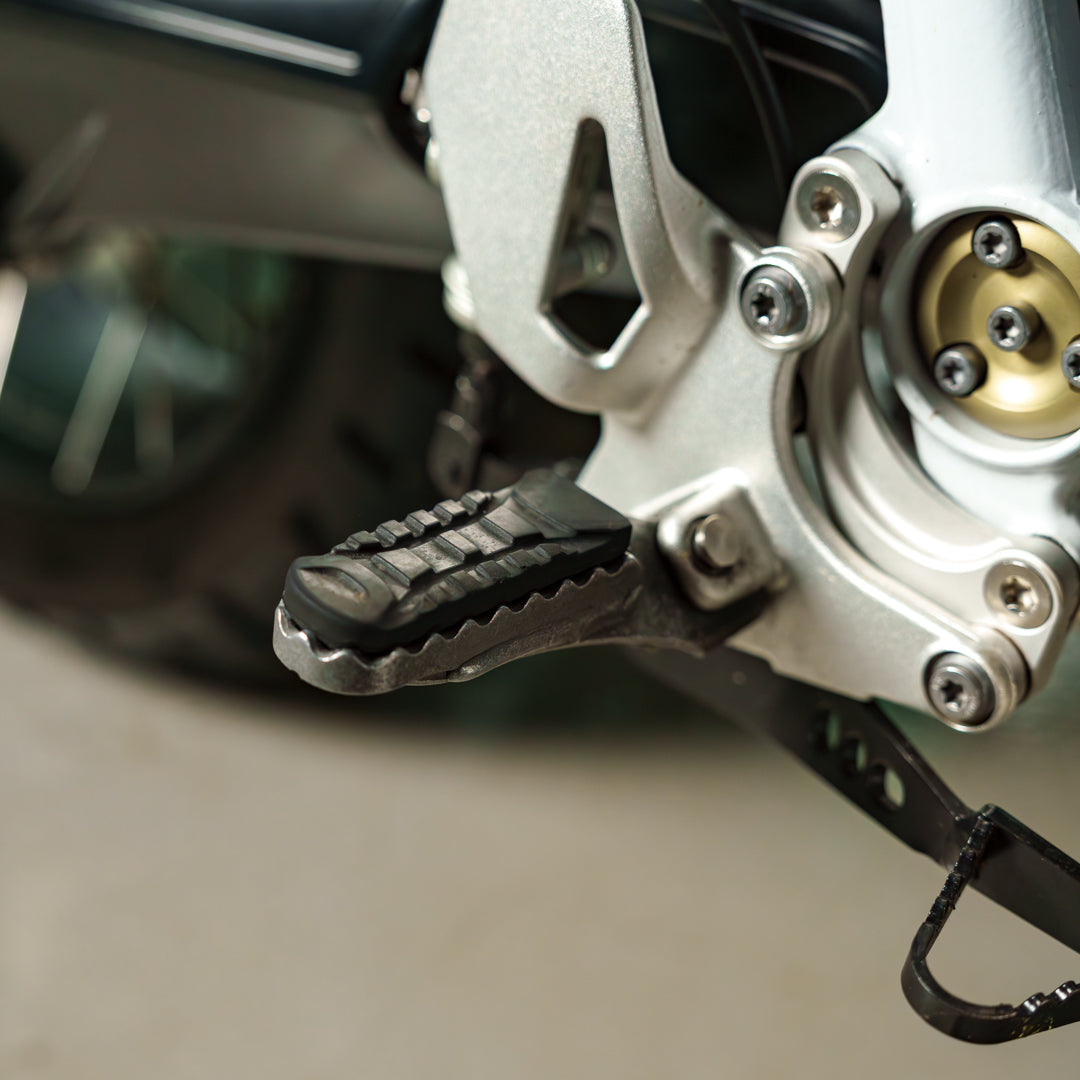 Custom BMW RnineT WITH UNIT GARAGE EXHAUST