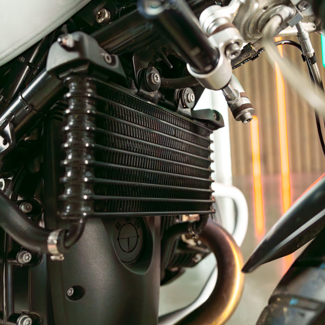 Custom BMW RnineT WITH UNIT GARAGE EXHAUST