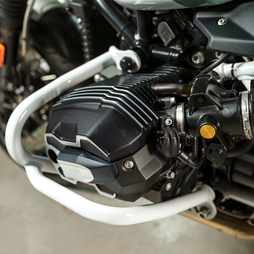 Custom BMW RnineT WITH UNIT GARAGE EXHAUST