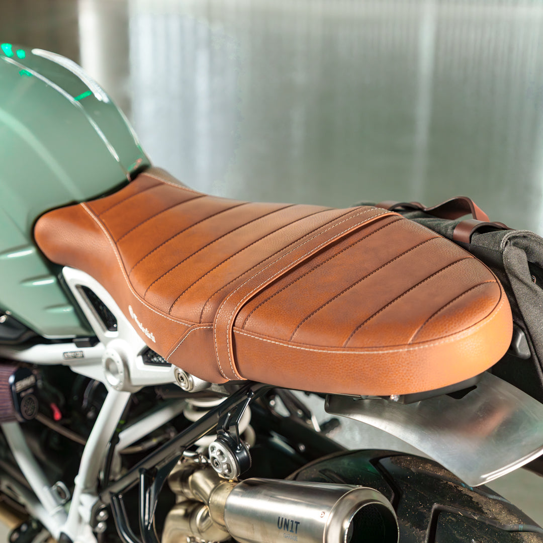 Custom BMW RnineT WITH UNIT GARAGE EXHAUST