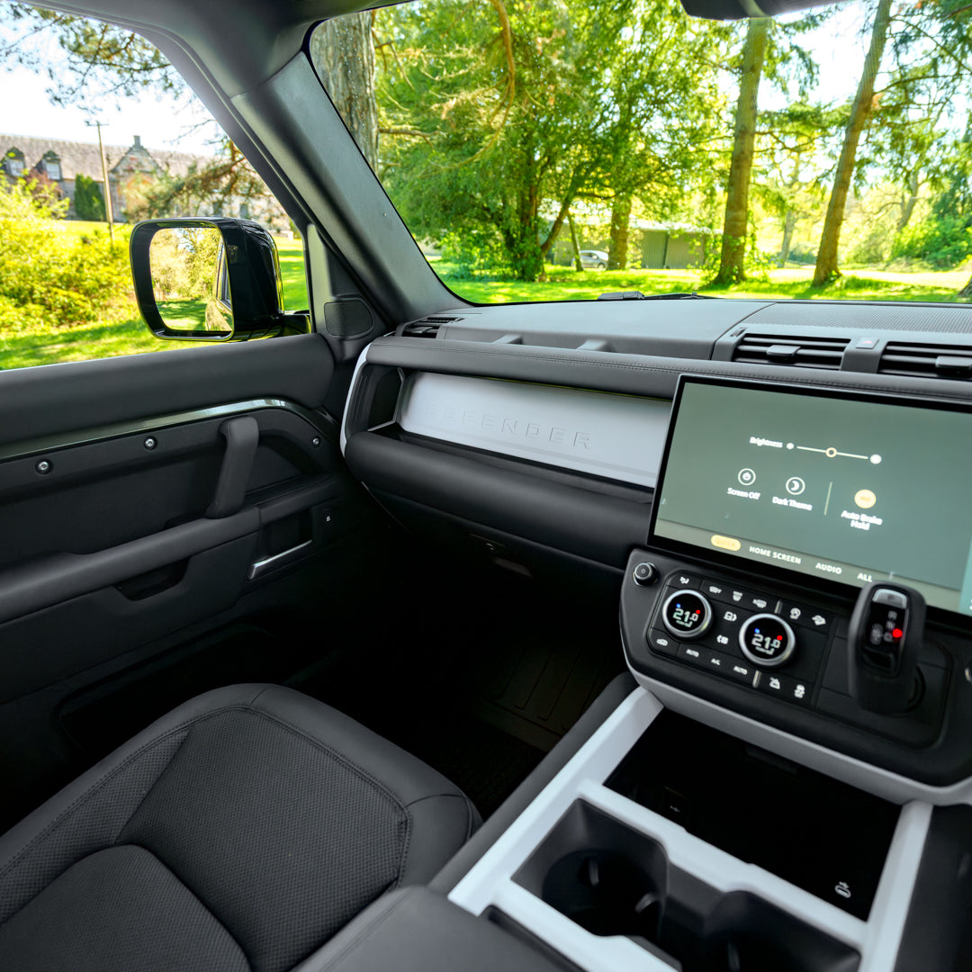 2025 Automatic Obsidian Land Rover Defender 90