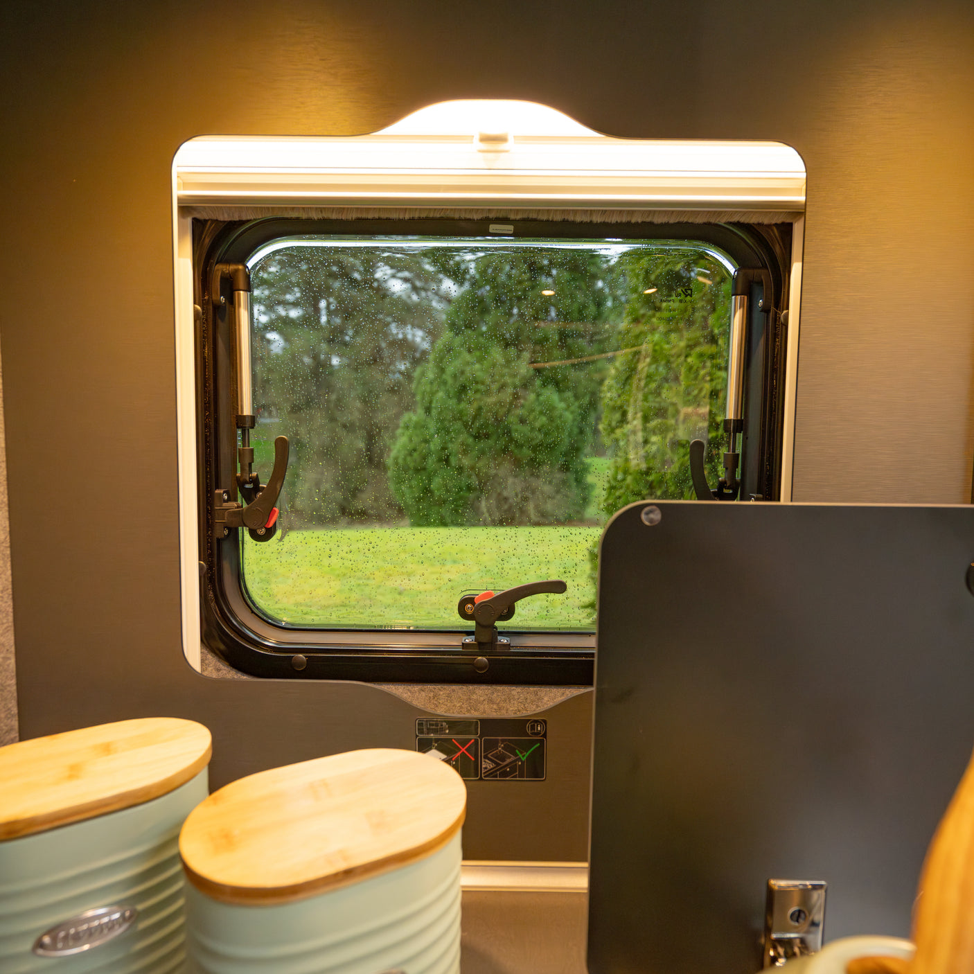 BRAND NEW: 2026 4 berth Automatic Dethleffs Trend