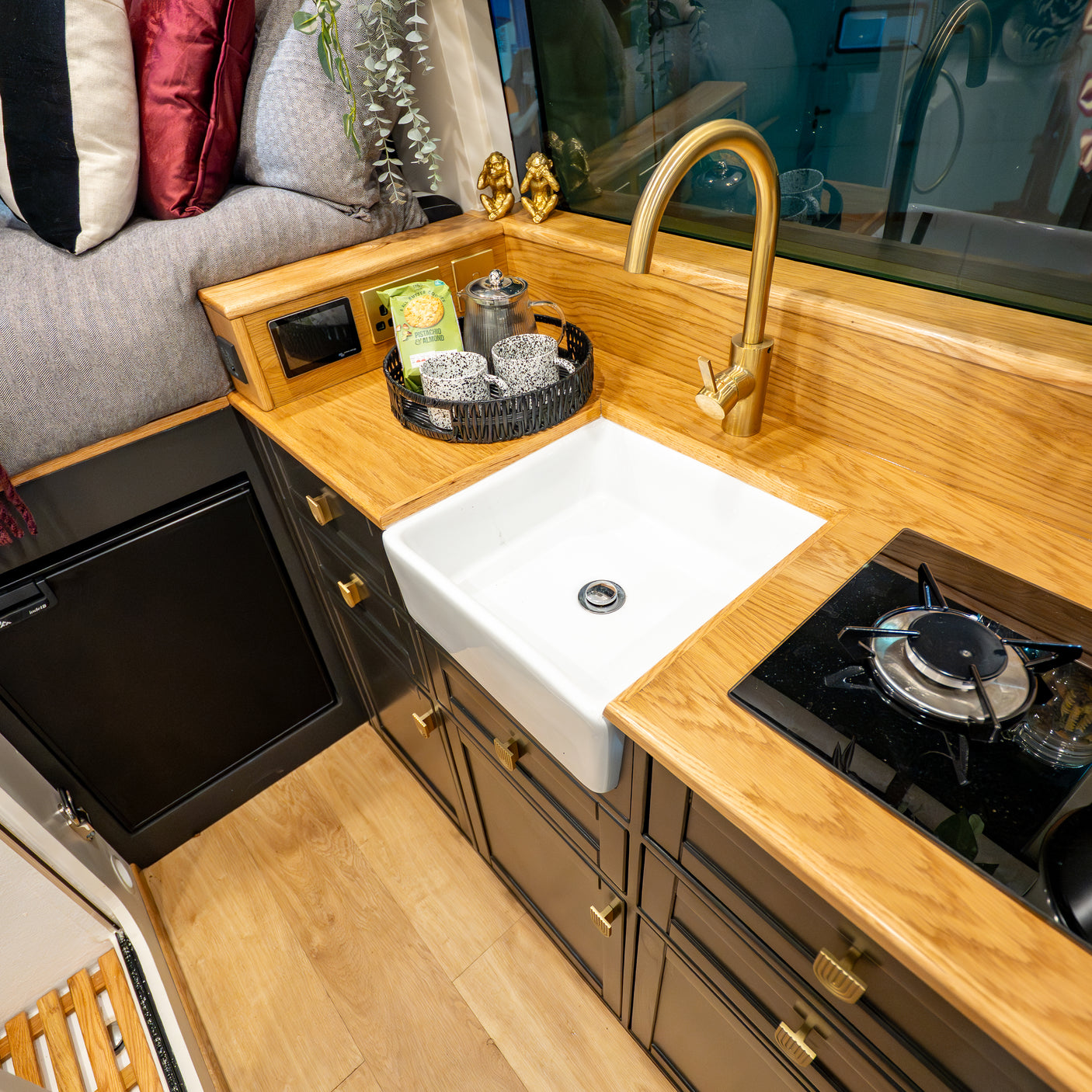 Jasper - Stunning 4 berth Custom Campervan + £5000 cash