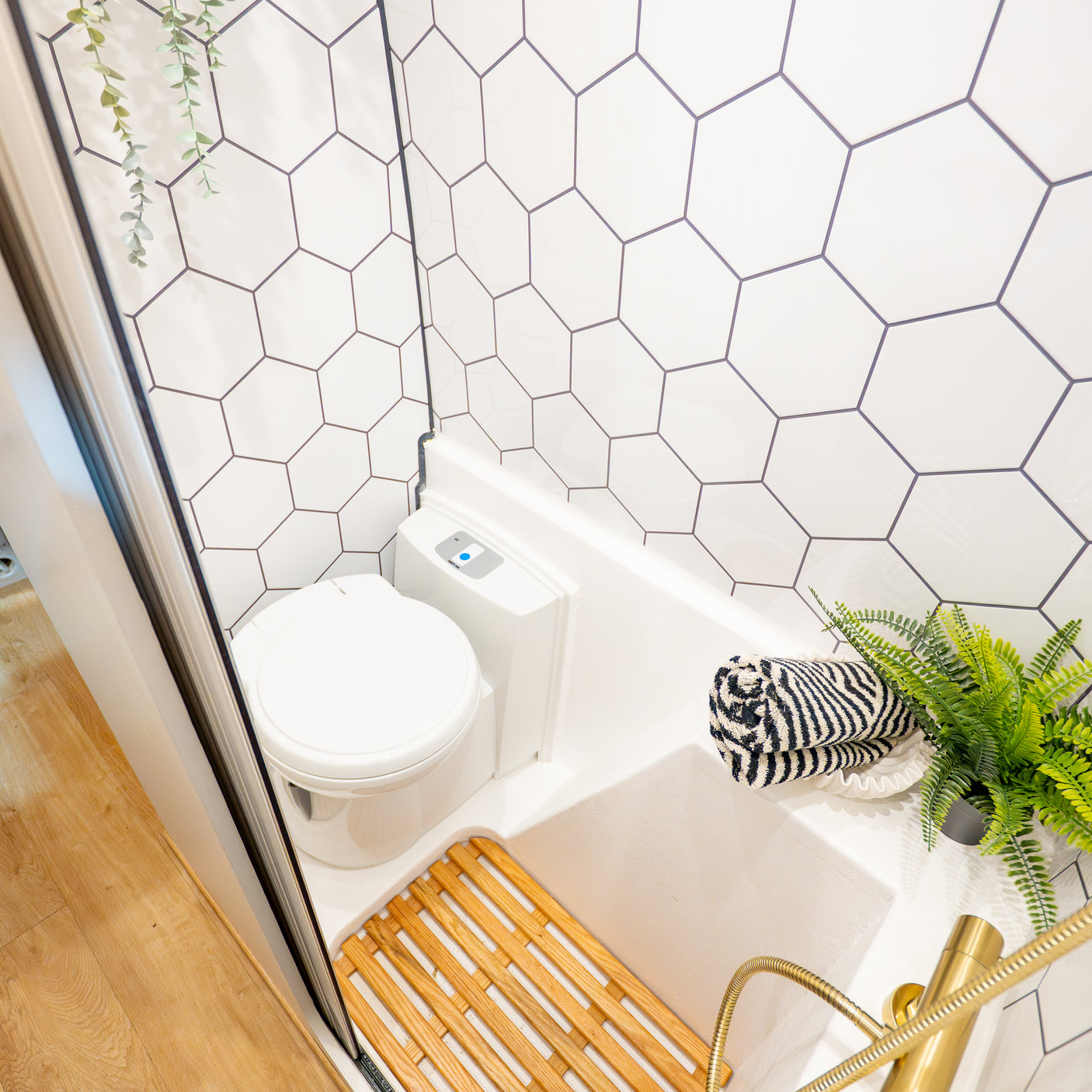 Jasper - Stunning 4 berth Custom Campervan + £5000 cash