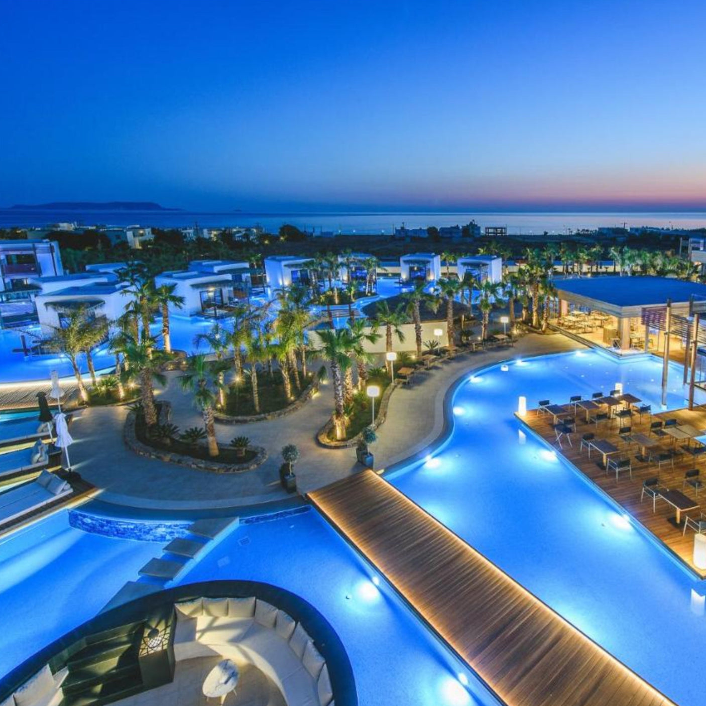 All inclusive 7 Night 5* Stella Island Stay – Overwater Bungalow + Jacuzzi