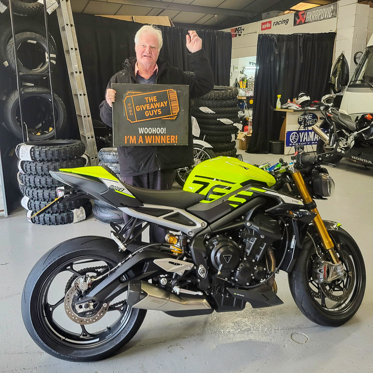 TRIUMPH STREET TRIPLE MOTO 2
