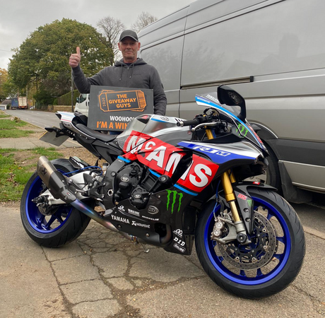 YAMAHA R1M